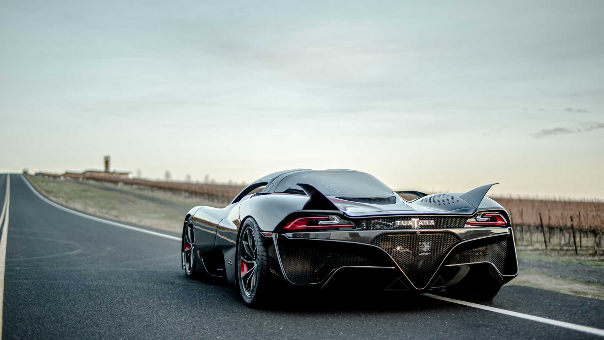 ssc-tuatara-production-model-finally-revealed-can-hit-well-over-300-mph_8